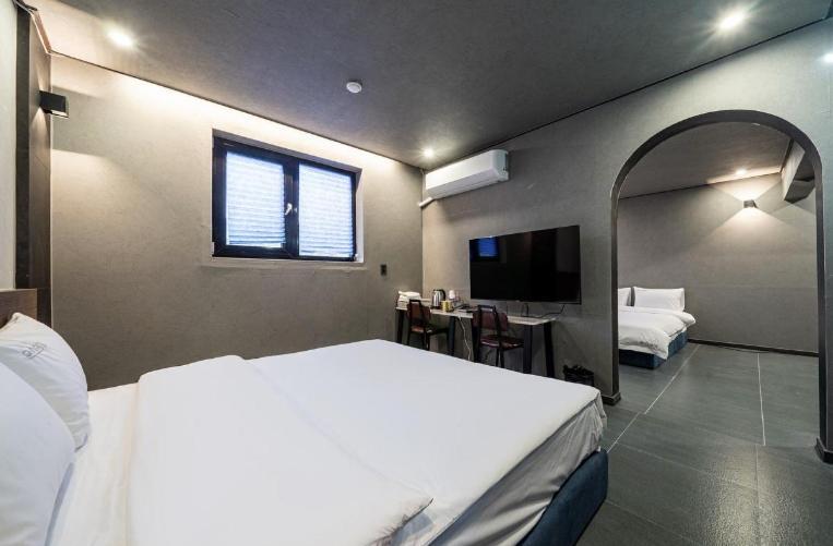 Moonstay Hotel Cheonan Extérieur photo